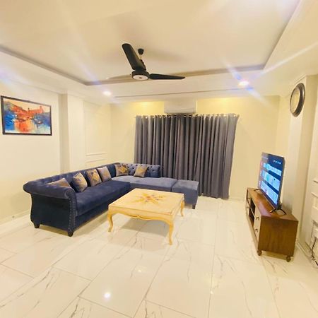 Holidazzle Serviced Apartments Bahria Town Rawalpindi Room photo