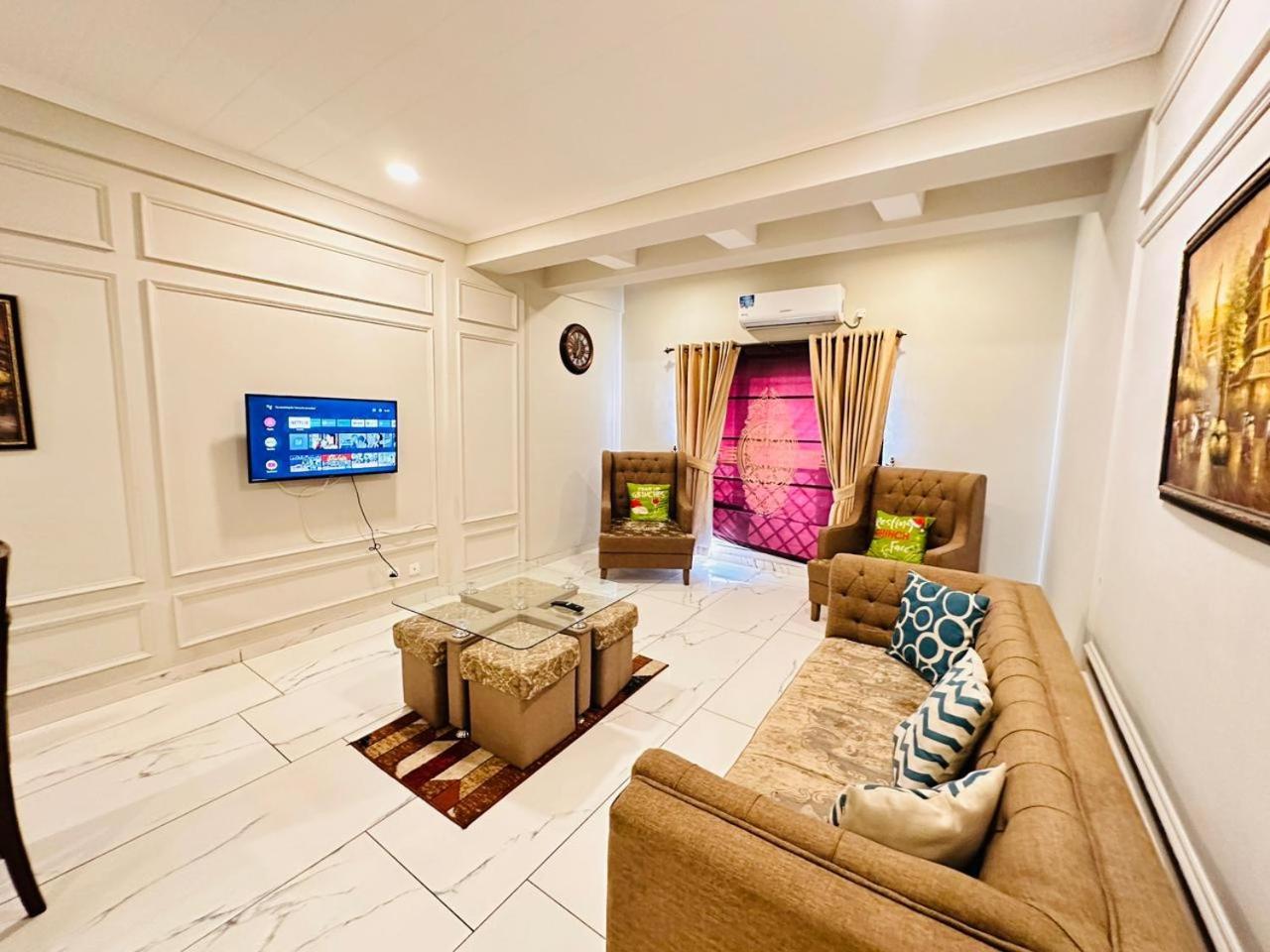 Holidazzle Serviced Apartments Bahria Town Rawalpindi Room photo